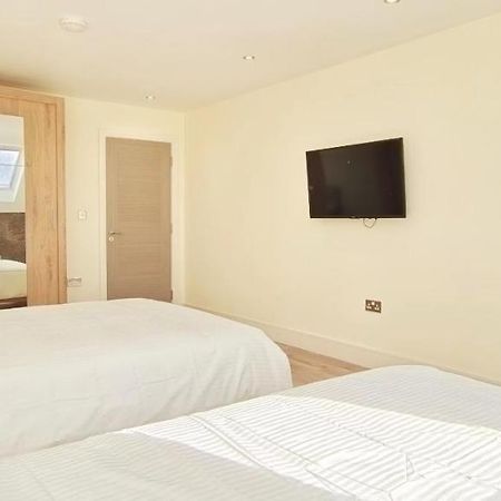 Northwood  Top Floor Flat 5 Northwood מראה חיצוני תמונה