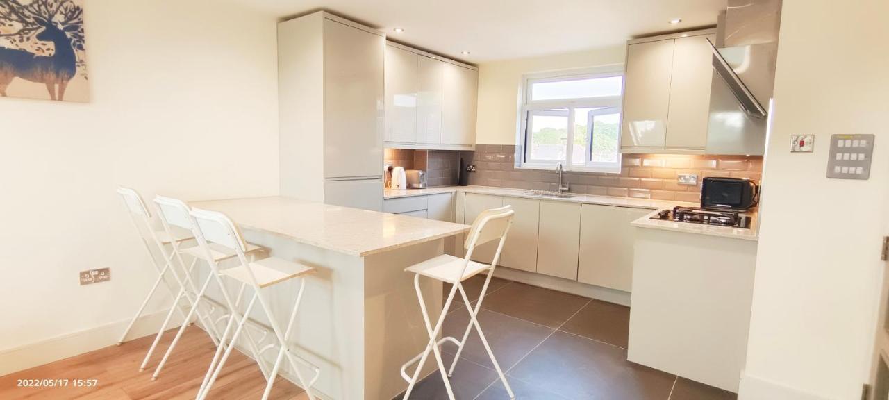 Northwood  Top Floor Flat 5 Northwood מראה חיצוני תמונה