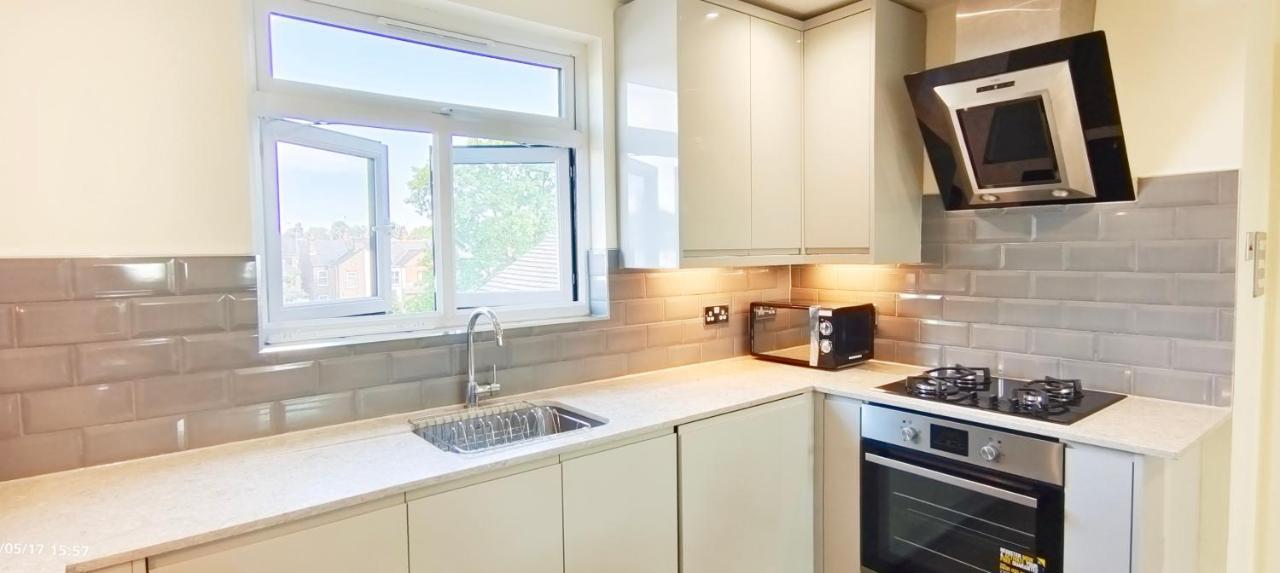 Northwood  Top Floor Flat 5 Northwood מראה חיצוני תמונה