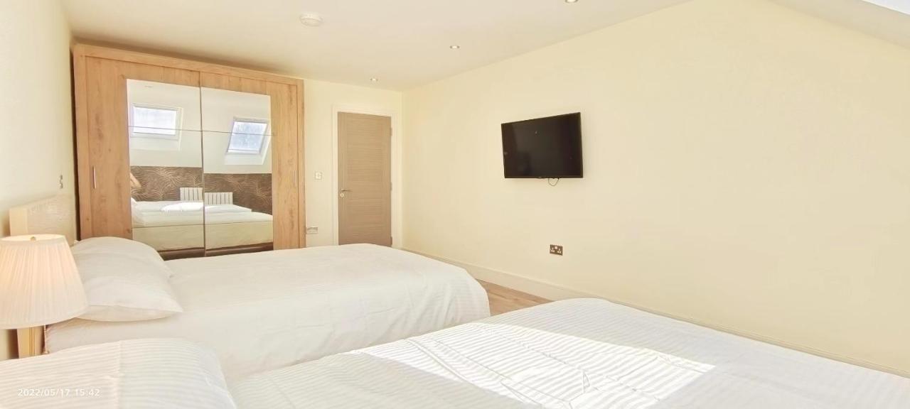 Northwood  Top Floor Flat 5 Northwood מראה חיצוני תמונה