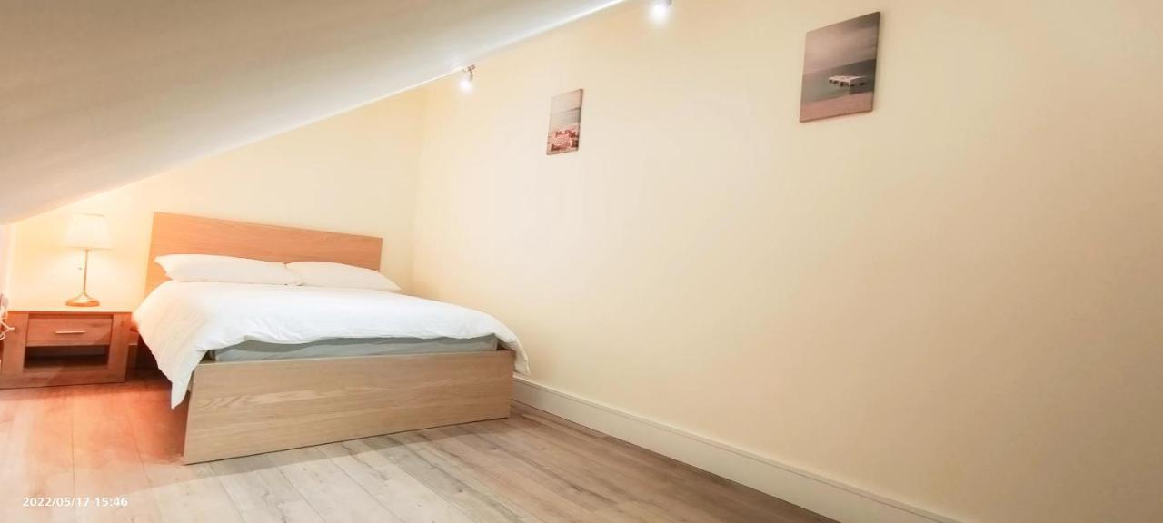 Northwood  Top Floor Flat 5 Northwood מראה חיצוני תמונה