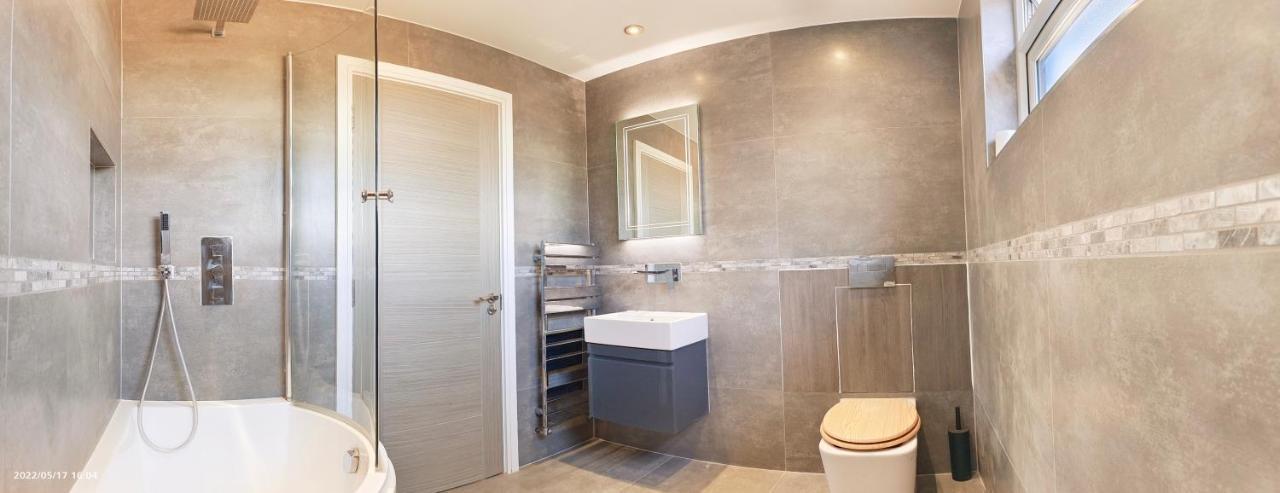 Northwood  Top Floor Flat 5 Northwood מראה חיצוני תמונה