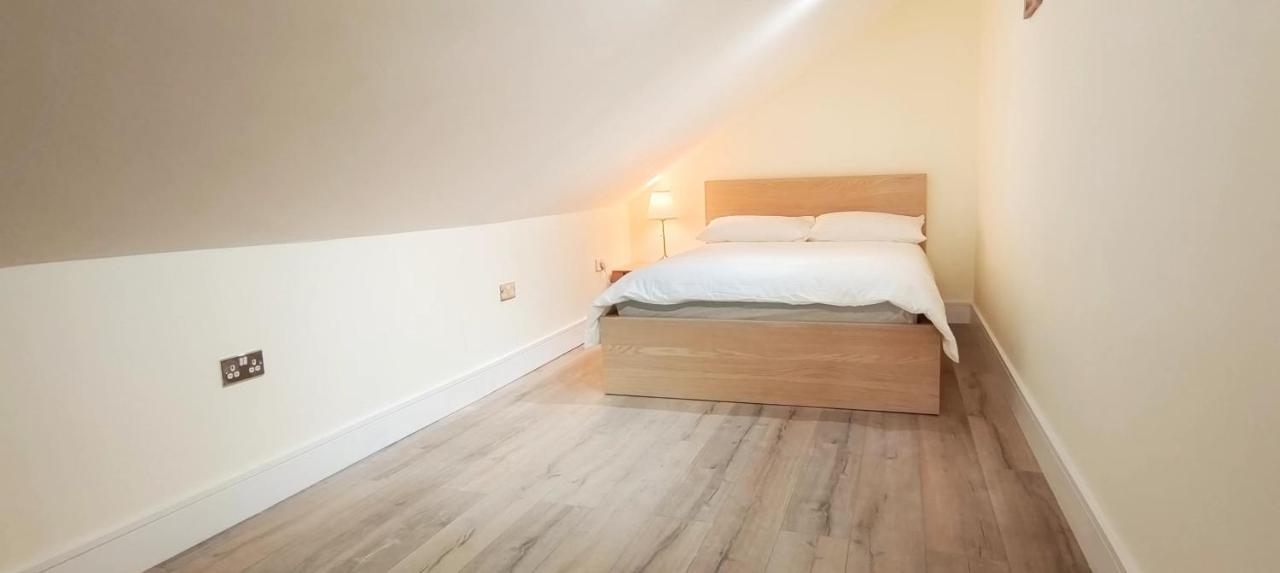 Northwood  Top Floor Flat 5 Northwood מראה חיצוני תמונה