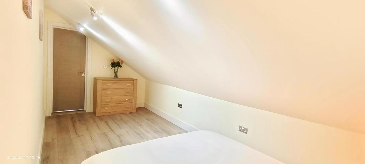 Northwood  Top Floor Flat 5 Northwood מראה חיצוני תמונה
