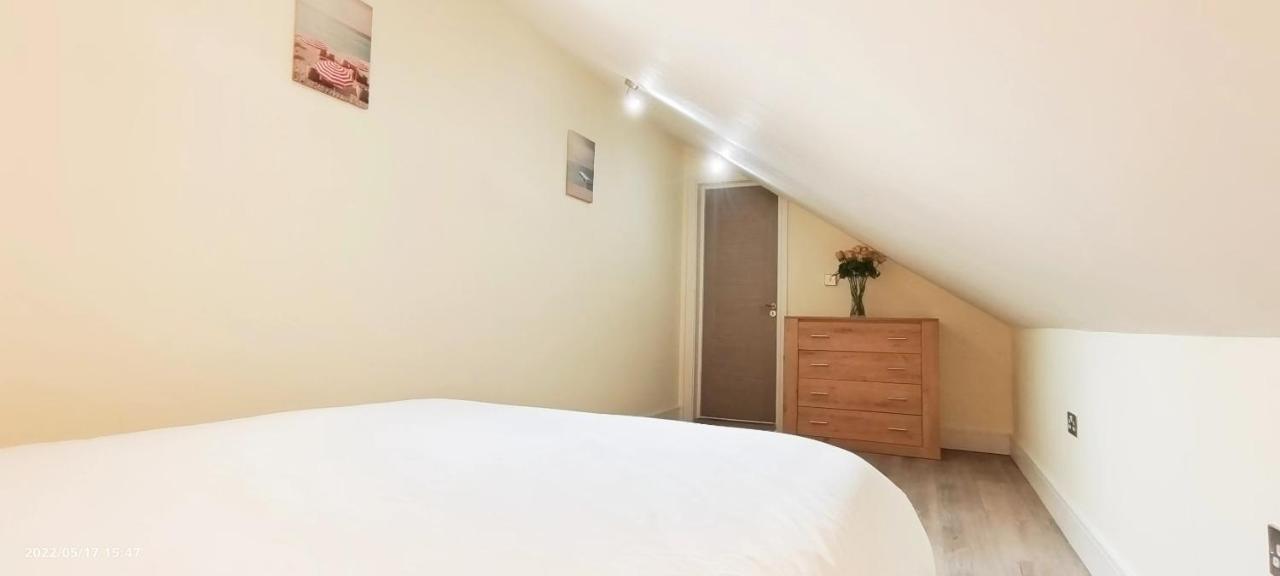 Northwood  Top Floor Flat 5 Northwood מראה חיצוני תמונה