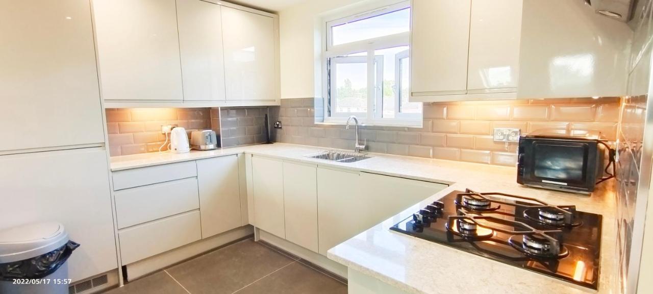 Northwood  Top Floor Flat 5 Northwood מראה חיצוני תמונה